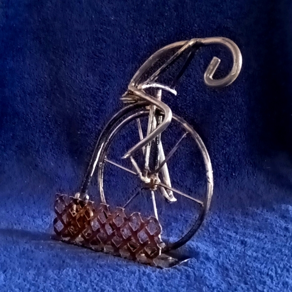 Handmade Scrap Metal Art - Picture 4 of 4